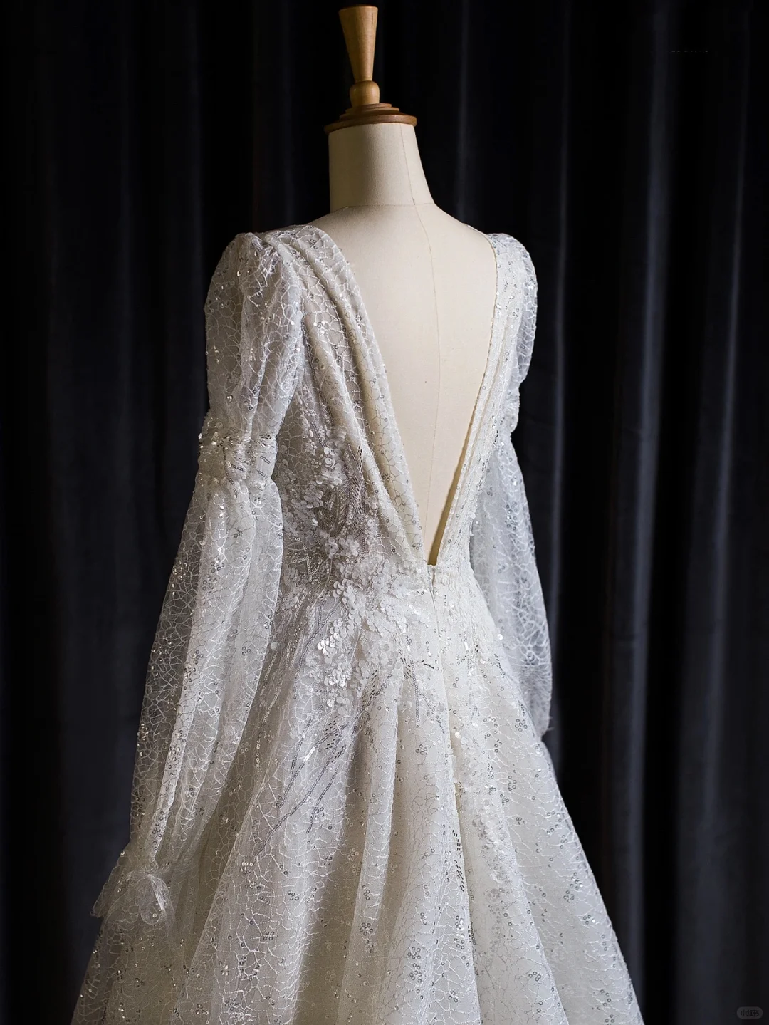 Vintage Wedding Dress A line V Neck White Long Sleeves Sequin Long Wedding Dresses Bridal Gowns Brides Gown DH402