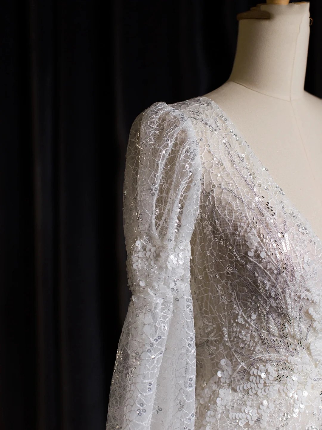 Vintage Wedding Dress A line V Neck White Long Sleeves Sequin Long Wedding Dresses Bridal Gowns Brides Gown DH402