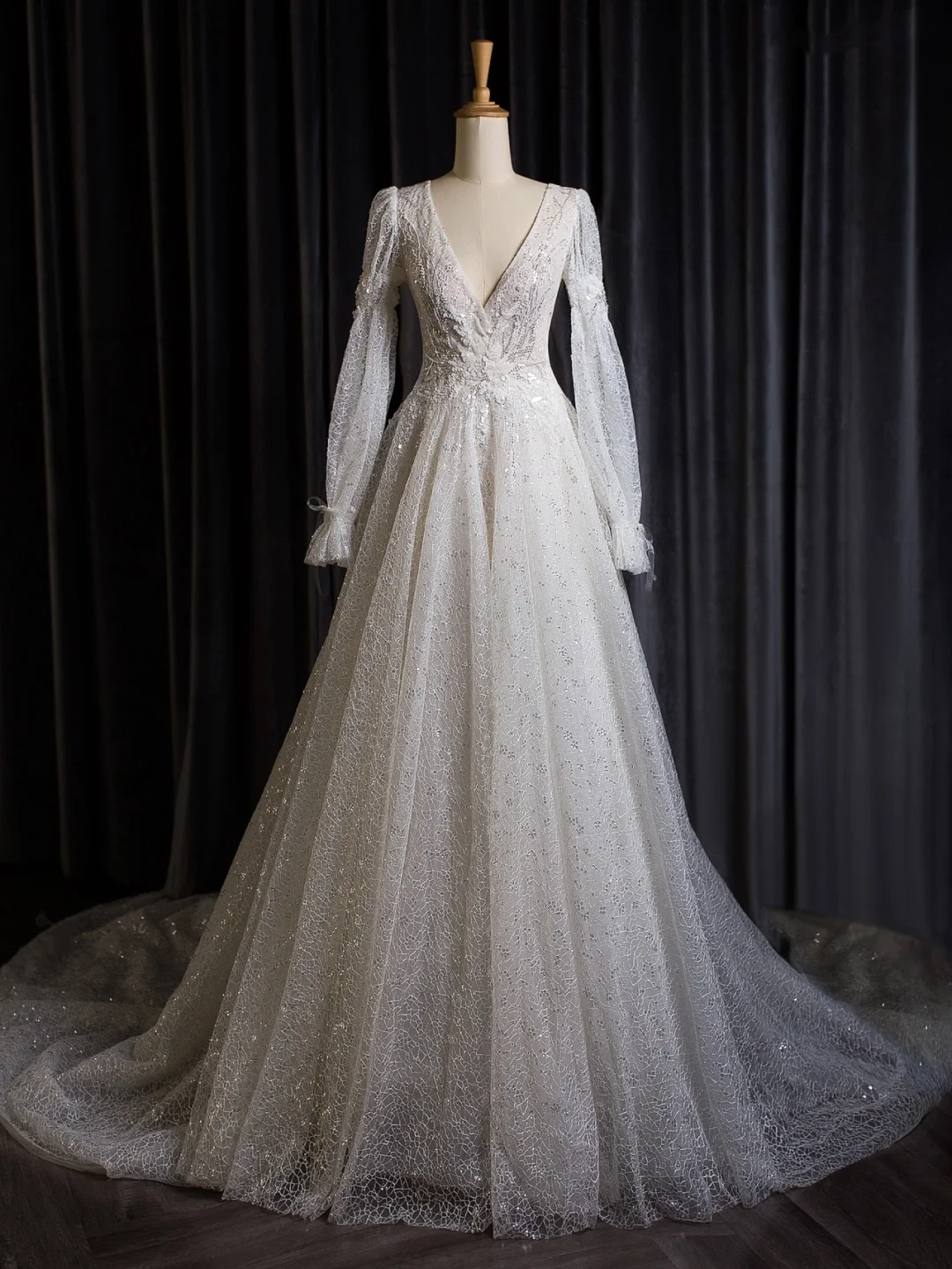 Vintage Wedding Dress A line V Neck White Long Sleeves Sequin Long Wedding Dresses Bridal Gowns Brides Gown DH402