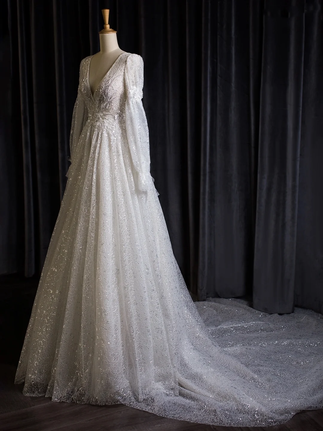 Vintage Wedding Dress A line V Neck White Long Sleeves Sequin Long Wedding Dresses Bridal Gowns Brides Gown DH402