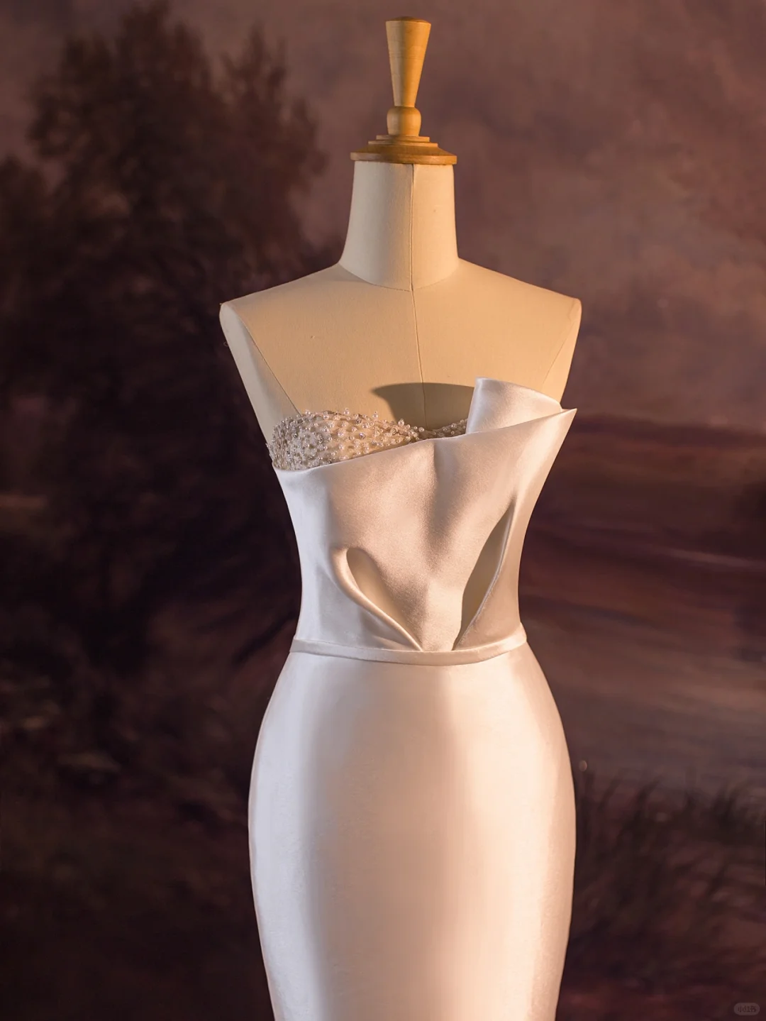 Pretty Wedding Dress Mermaid Strapless Silver Beads White Satin Long Wedding Dresses Bridal Gowns Brides Gown DH410