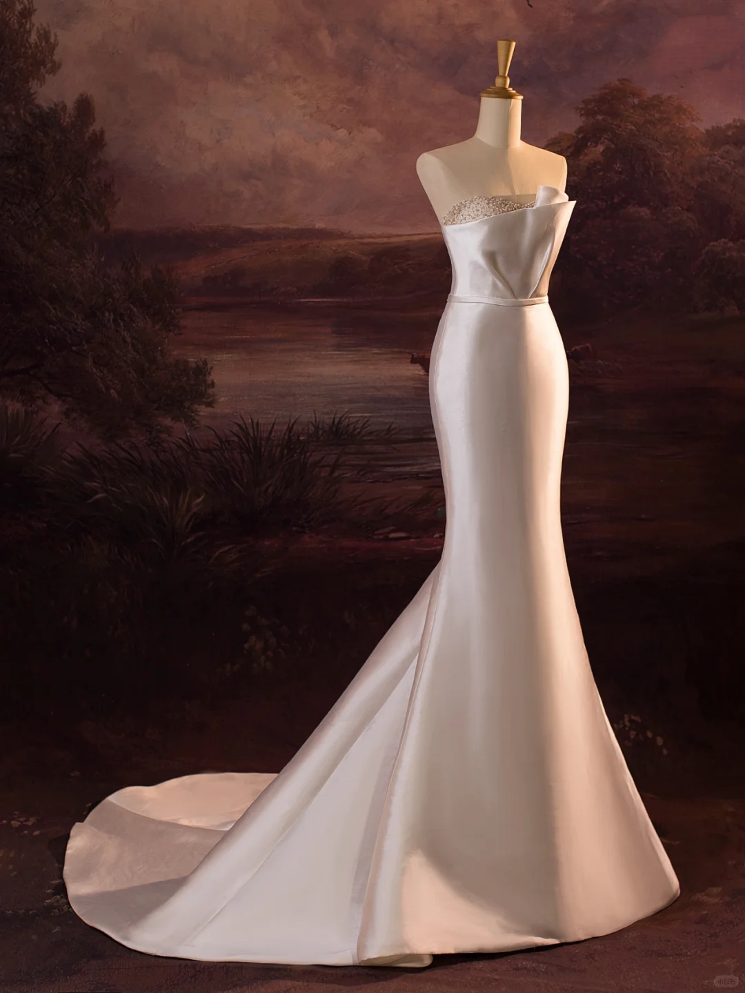 Pretty Wedding Dress Mermaid Strapless Silver Beads White Satin Long Wedding Dresses Bridal Gowns Brides Gown DH410