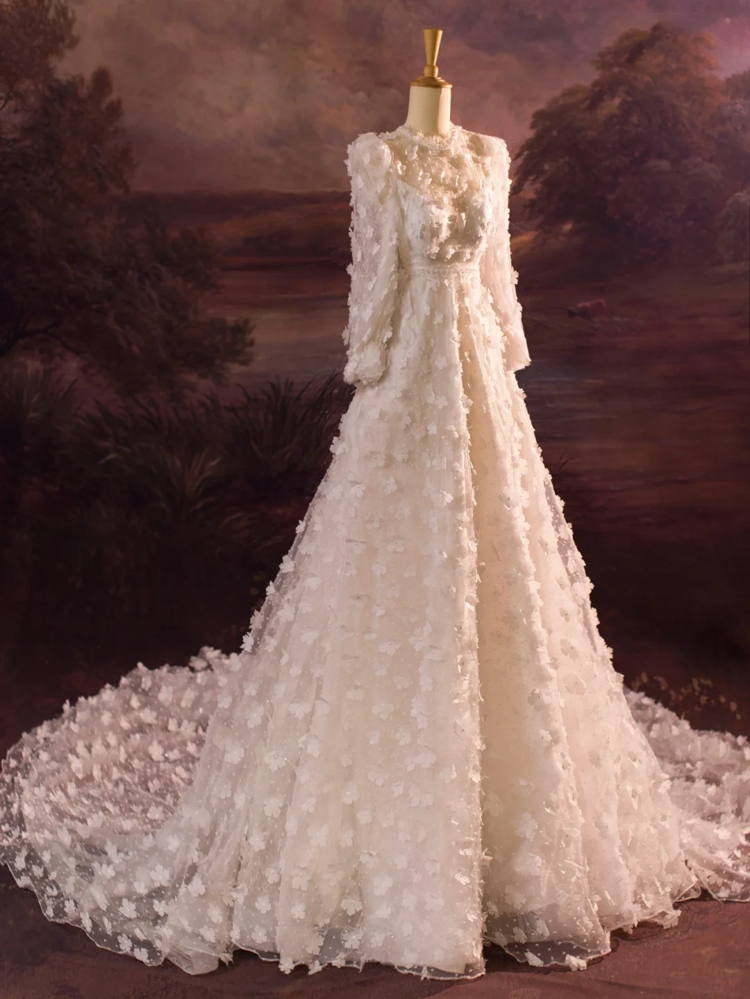 Elegant Wedding Dress Ball Gown Scoop Long Sleeves Tulle Flowers Long Wedding Dresses Bride Dress Bridal Gowns DH412