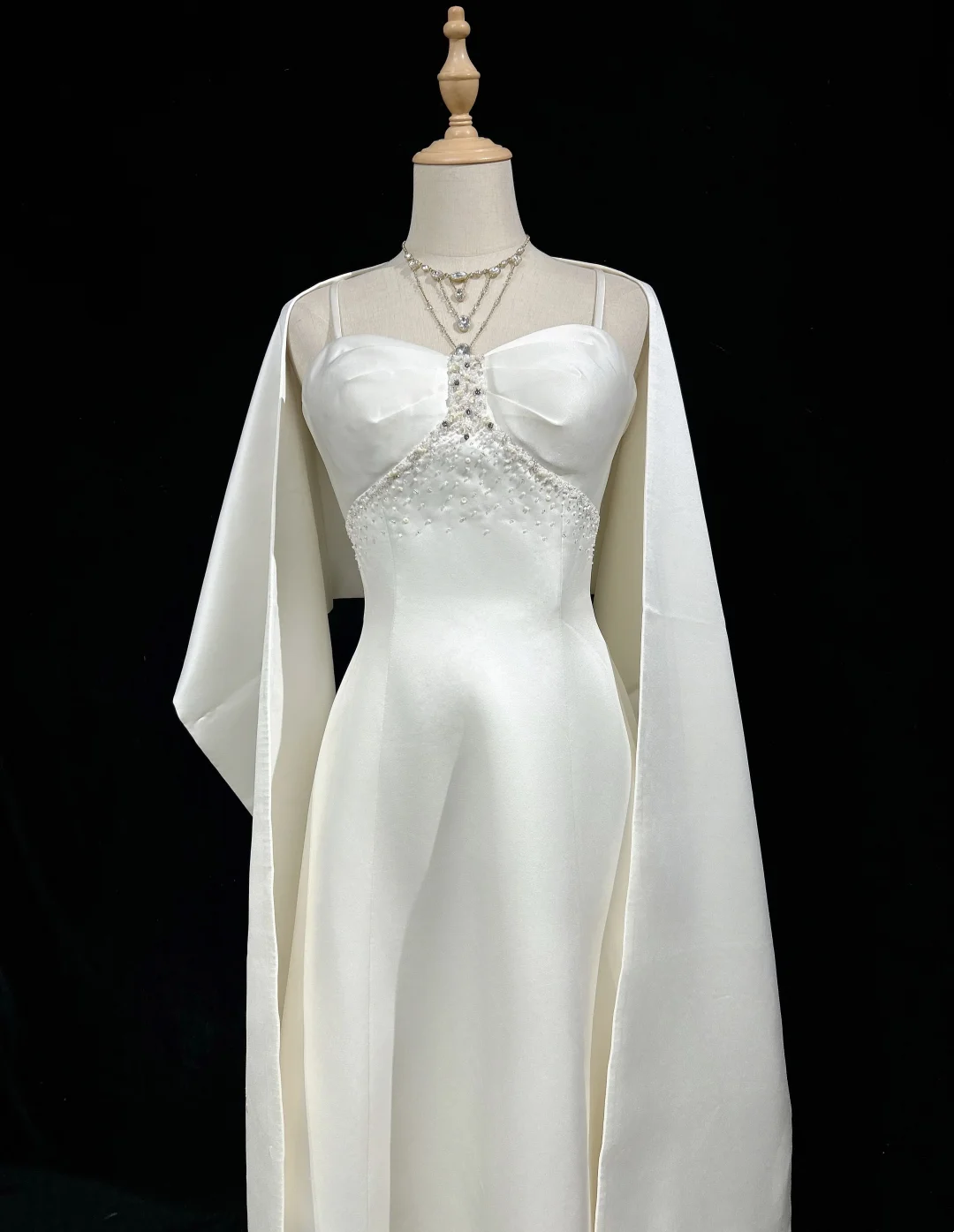Vintage Wedding Dress A line Spaghetti Straps White Satin Sleeveless Long Vintage Wedding Dresses Bridal Gowns Brides Gown With Cape DH524