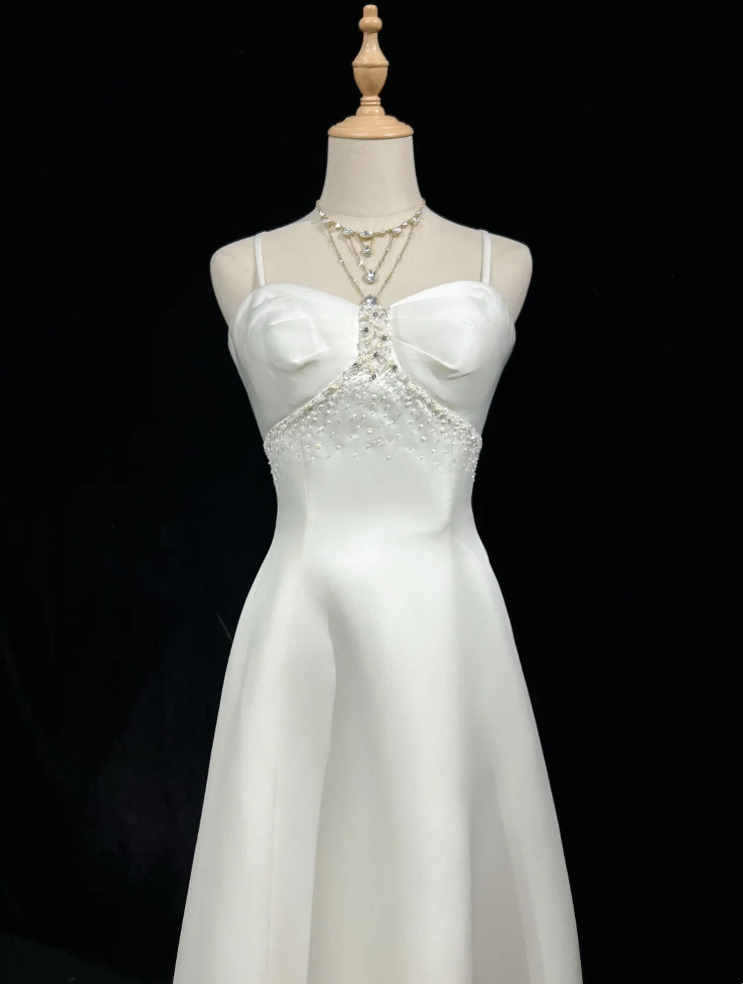 Vintage Wedding Dress A line Spaghetti Straps White Satin Sleeveless Long Vintage Wedding Dresses Bridal Gowns Brides Gown With Cape DH524