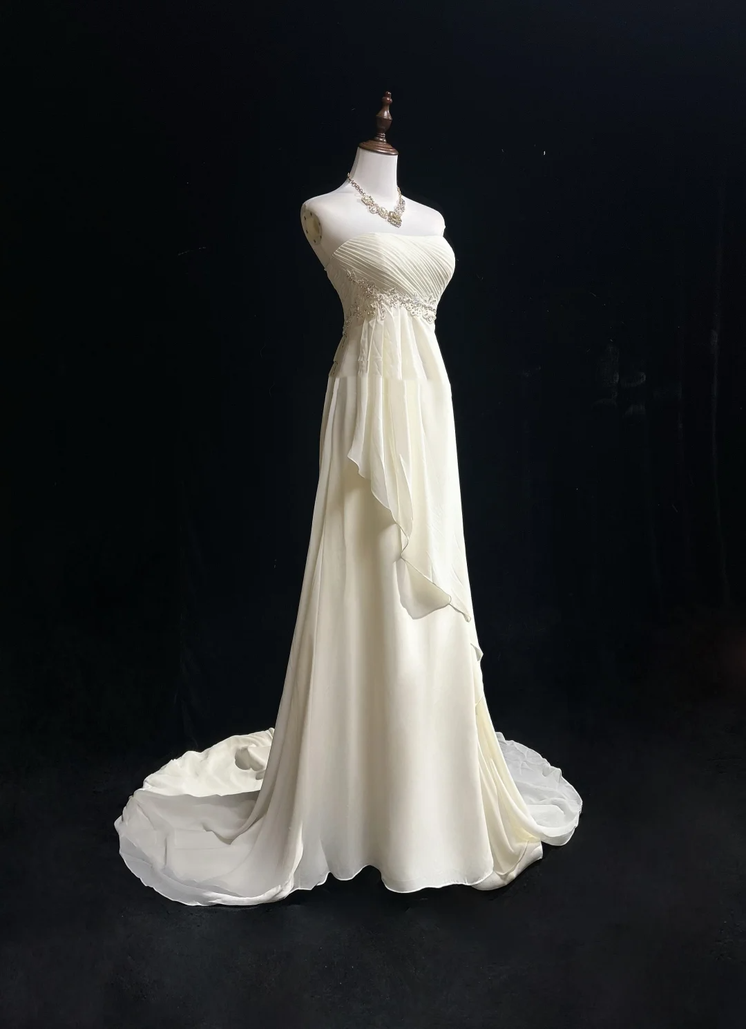 Vintage Wedding Dress A line Strapless Chiffon White Sleeveless Long Beach Wedding Dresses Bridal Gowns Brides Gown With Beads DH540