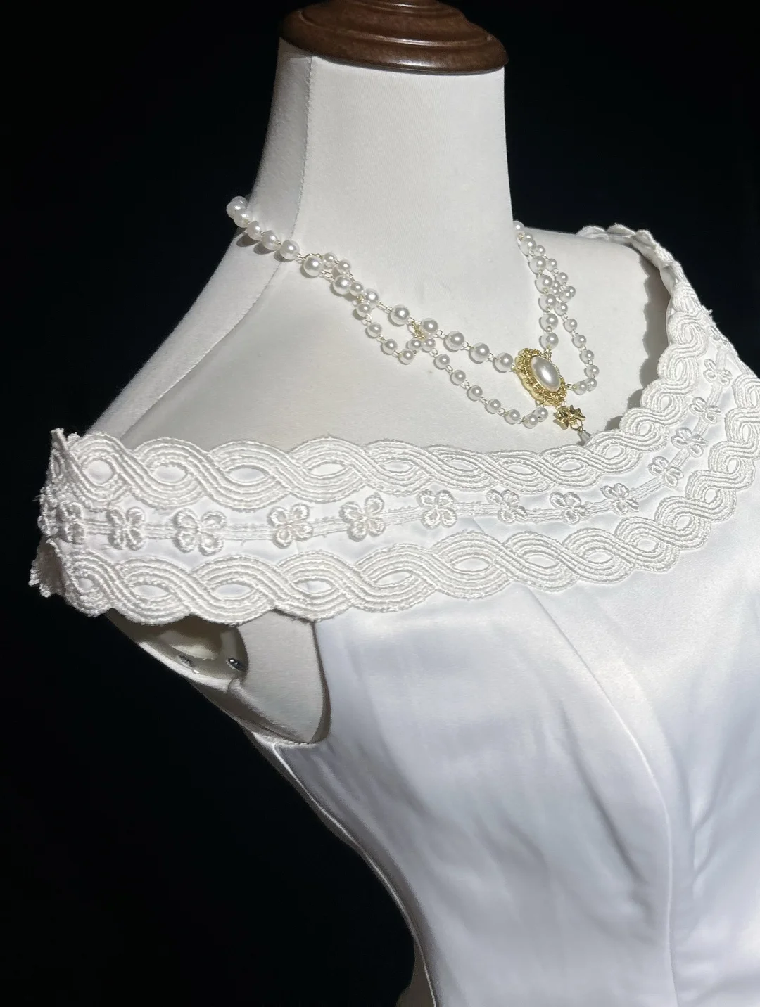 Vintage Wedding Dress 1970s Ball Gown Off The Shoulder Satin White Long Wedding Dresses Bridal Gowns Elegant Brides Gown DH570