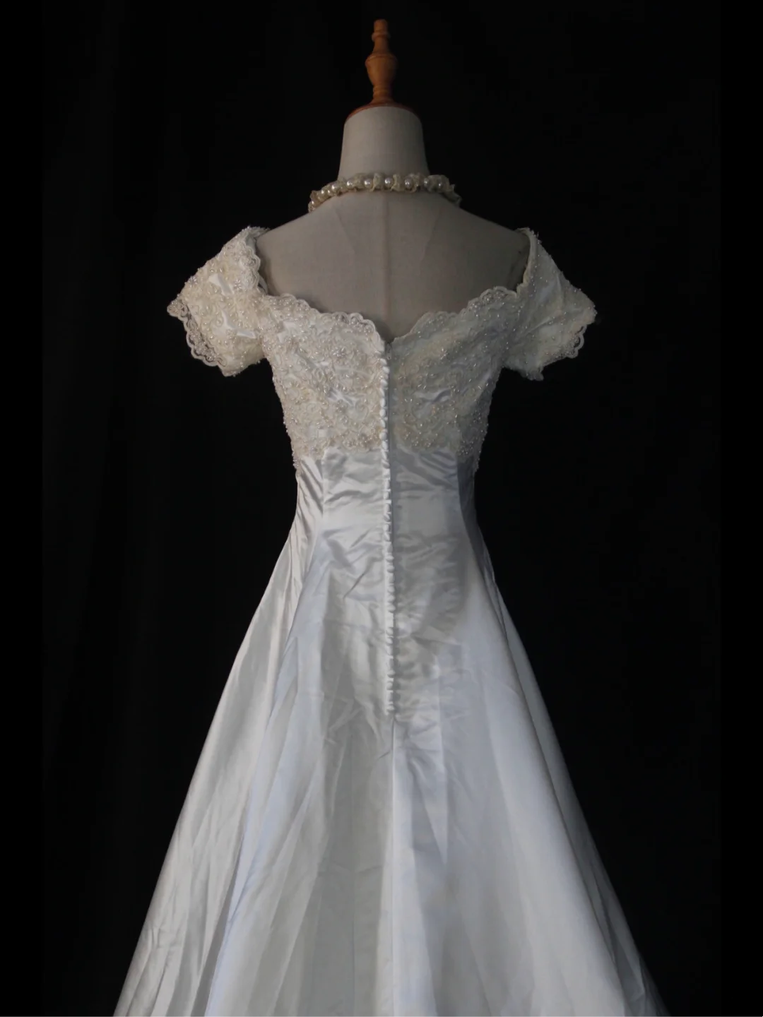 Vintage Wedding Dress 1970s Ball Gown V Neck Sleeveless Satin White Long Wedding Dresses Bridal Gowns Elegant Brides Gown DH575