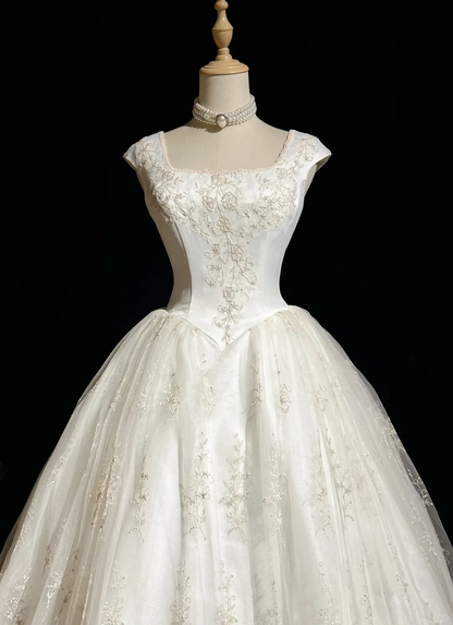 Classic Bridal Gown Ball Gown Square Neck Short Sleeves Tulle White Wedding Dresses Vintage Bridal Gowns DH651