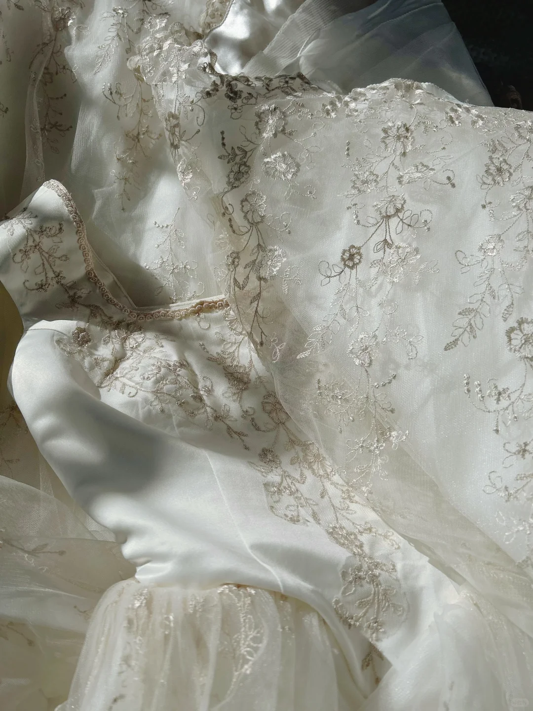 Classic Bridal Gown Ball Gown Square Neck Short Sleeves Tulle White Wedding Dresses Vintage Bridal Gowns DH651