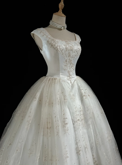 Classic Bridal Gown Ball Gown Square Neck Short Sleeves Tulle White Wedding Dresses Vintage Bridal Gowns DH651