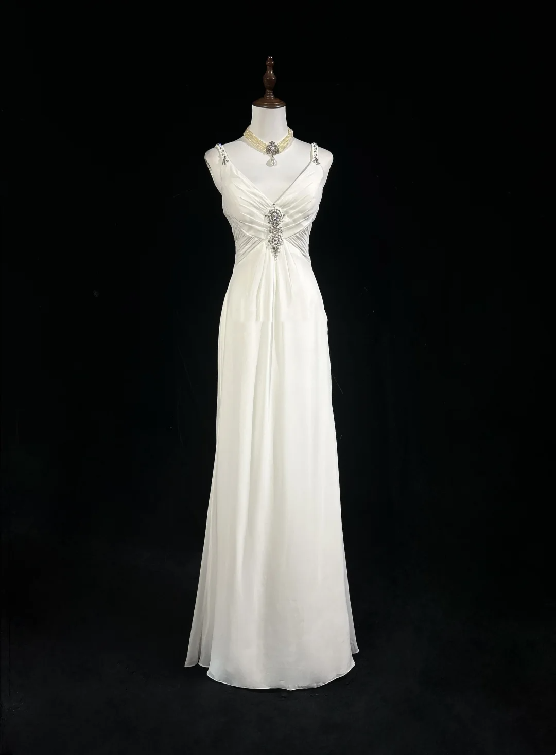 Modern A line Straps Silver Beads Chiffon Long White Backless Wedding Dresses Elegant Bridal Gowns DH657