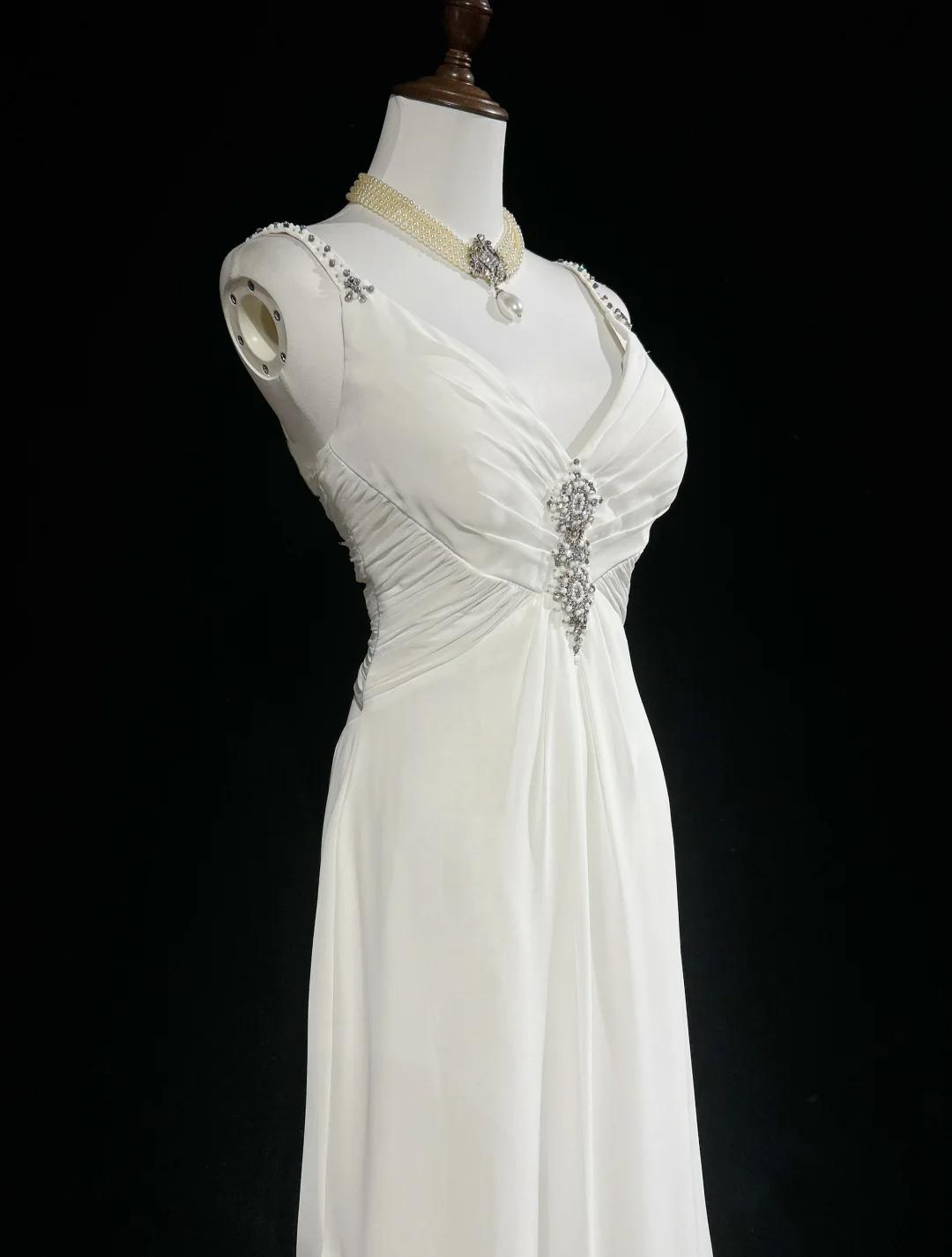 Modern A line Straps Silver Beads Chiffon Long White Backless Wedding Dresses Elegant Bridal Gowns DH657