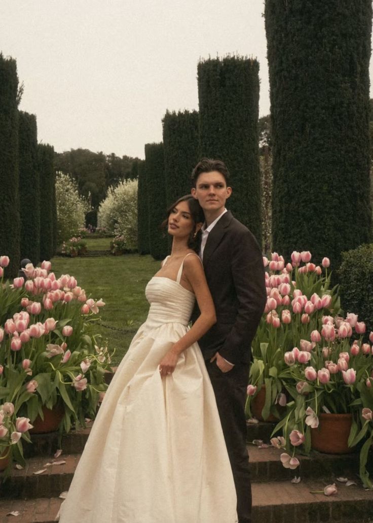 Unique Wedding Dress Ball Gown Square Neck Satin Long Wedding Dresses Bridal Gowns Elegant Brides Gown DH723