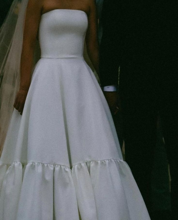 Dreamy Wedding Dress Ball Gown Strapless Satin White Wedding Dresses Bridal Gowns DH731