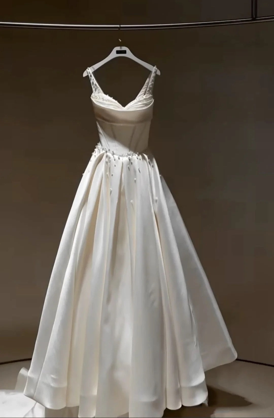 Unique Wedding Dress Ball Gown Straps Neck Satin Long Wedding Dresses Bridal Gowns Elegant Brides Gown DH732