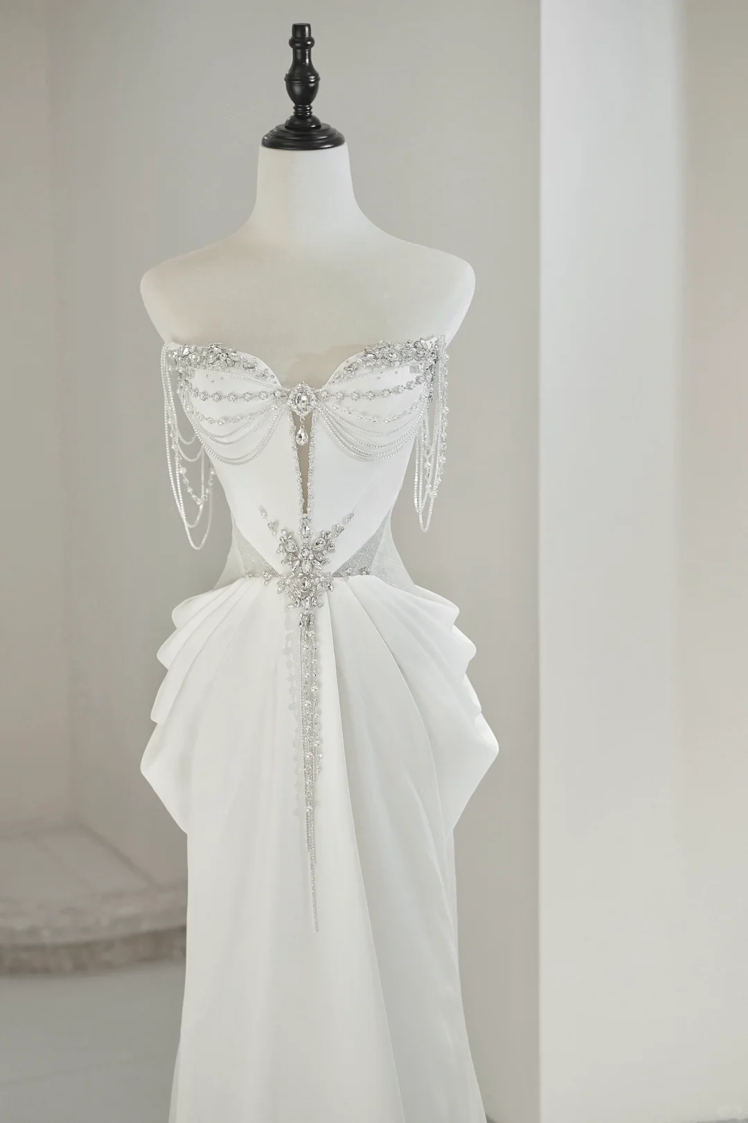 Unique Bridal Gown A Line Sweetheart White Satin Long Wedding Dresses With Silver Beads Elegant Brides Gowns DH738