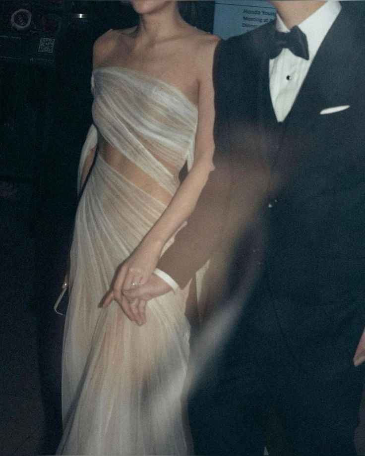 Classic Bridal Gown Sheath Strapless Tulle Long White Wedding Dresses Elegant Bridal Gowns DH745