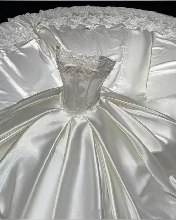 Classy Elegant Wedding Dress Ball Gown Strapless Satin Lace Long Wedding Dresses Bridal Gowns DH748