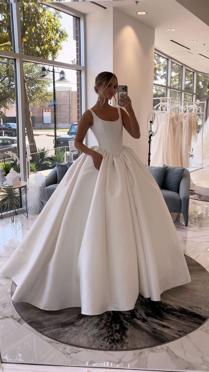 Classic Bridal Gown Ball Gown Square Neck Sleeveless Satin Long White Wedding Dresses Elegant Bridal Gowns Brides Dress DH862