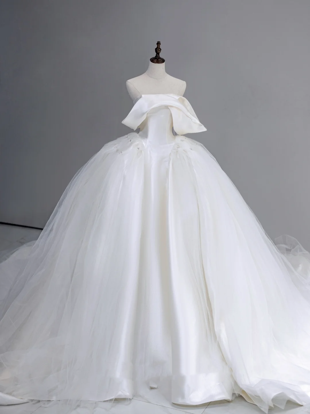 Timeless Bridal Gown Ball Gown Off The Shoulder Satin Long White Wedding Dresses Elegant Bridal Gowns DH867