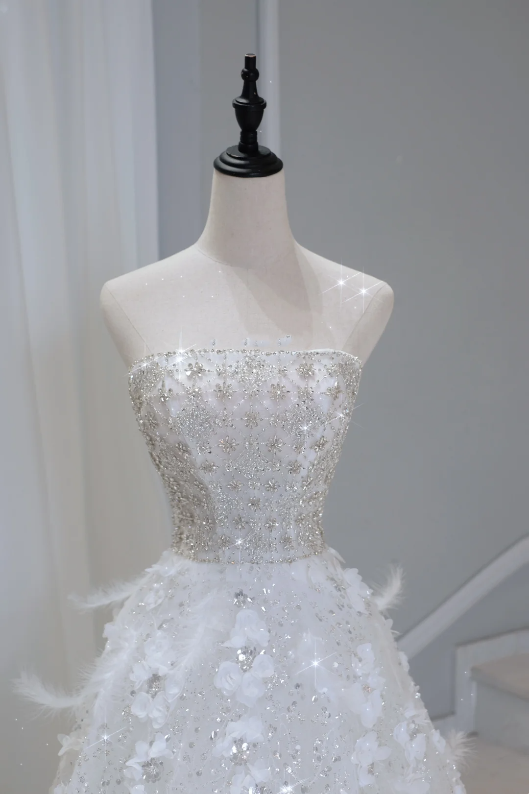 Timeless Bridal Gown Ball Gown Strapless Sequin Sleeveless Long White Wedding Dresses Elegant Bridal Gowns DH886