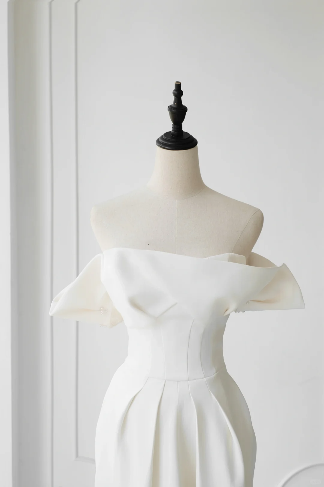 Timeless Bridal Gown Sheath Off The Shoulder Satin Short Sleeves Wedding Dresses Elegant Bridal Gowns DH891