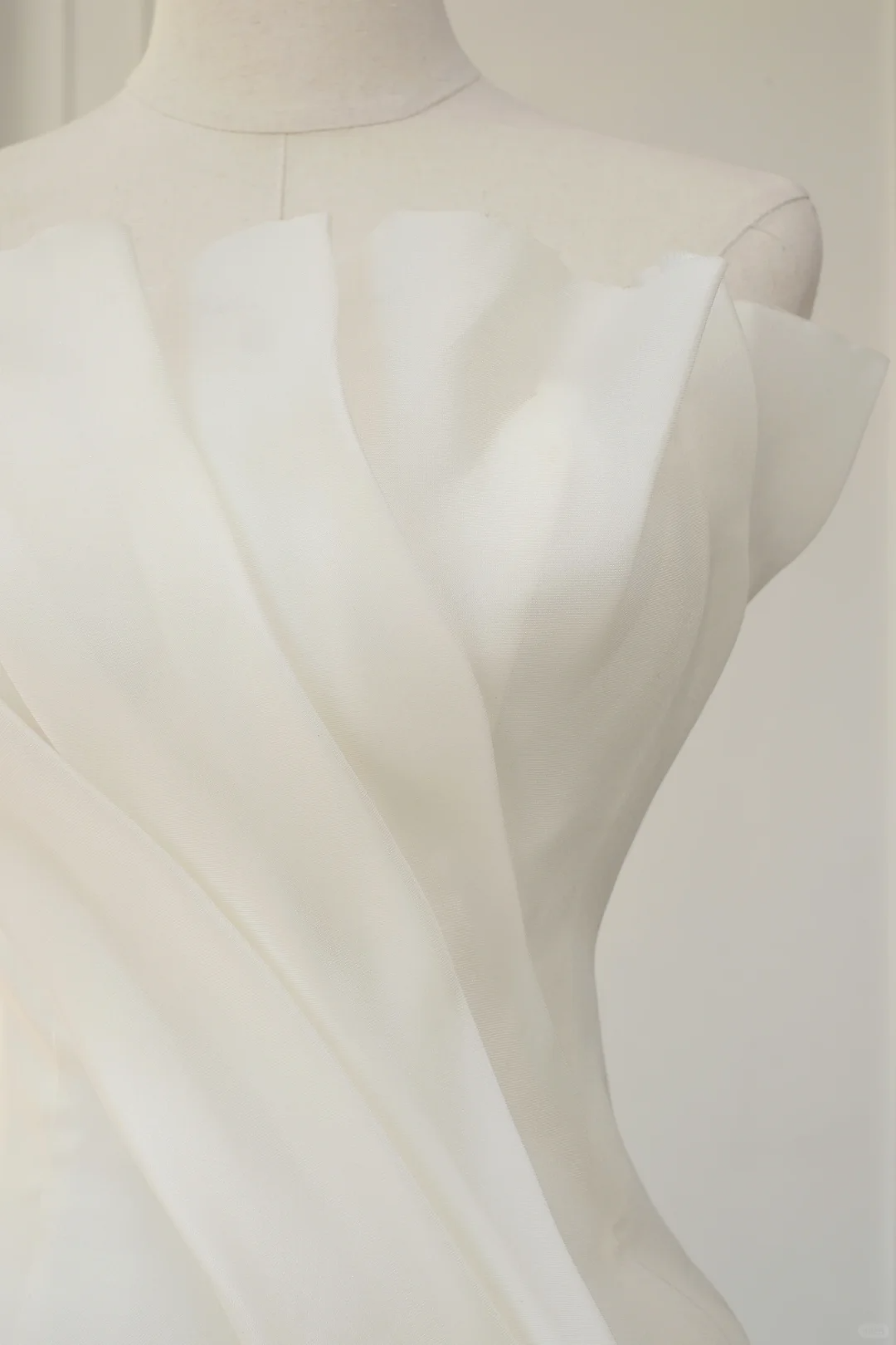 Timeless Bridal Gown Ball Gown Strapless Organza Sleeveless Long White Wedding Dresses Elegant Bridal Gowns DH892