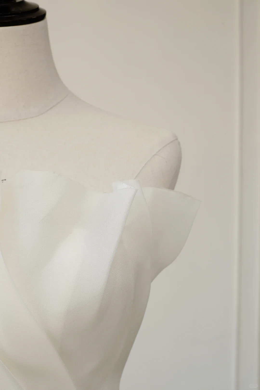 Timeless Bridal Gown Ball Gown Strapless Organza Sleeveless Long White Wedding Dresses Elegant Bridal Gowns DH892