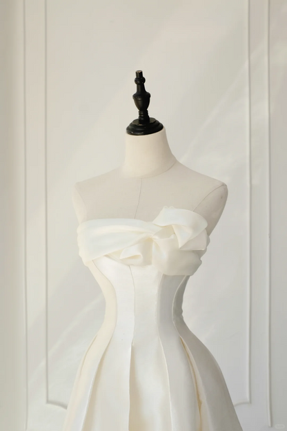 Timeless Bridal Gown A line Strapless Satin White Wedding Dresses Elegant Bridal Gowns DH895