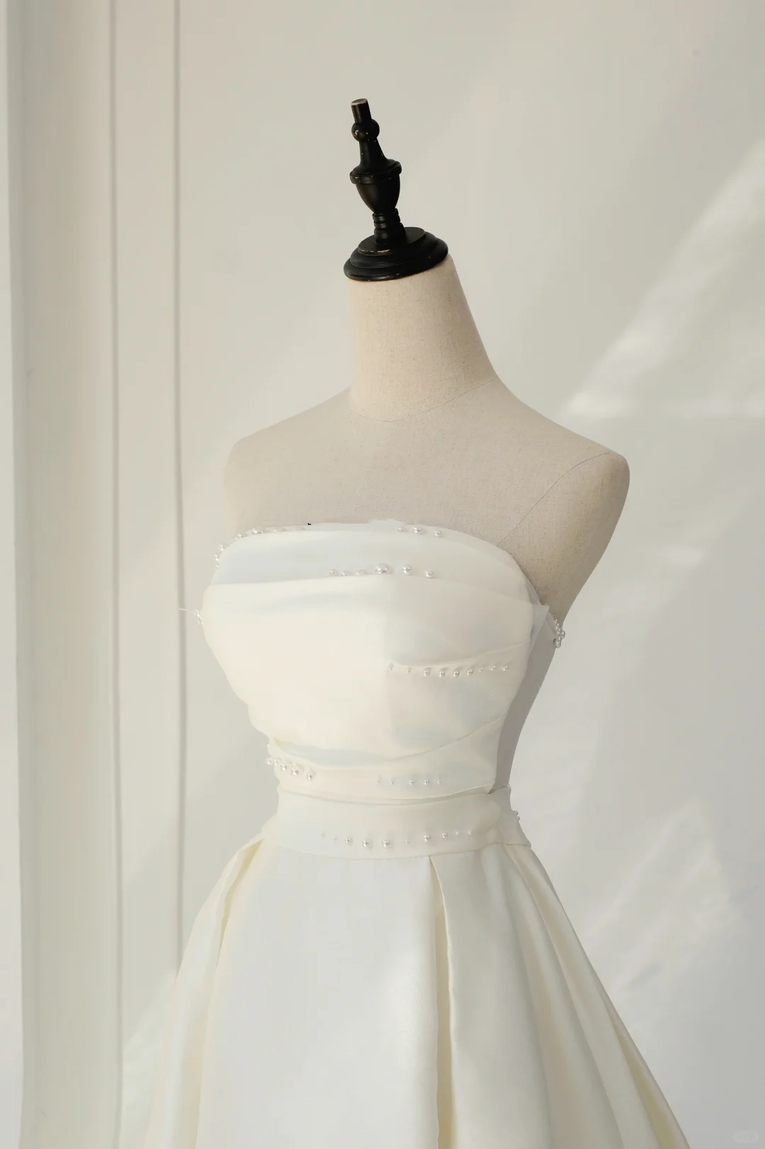 Timeless Bridal Dress A line Strapless Satin White Wedding Dresses Elegant Bridal Gowns DH896