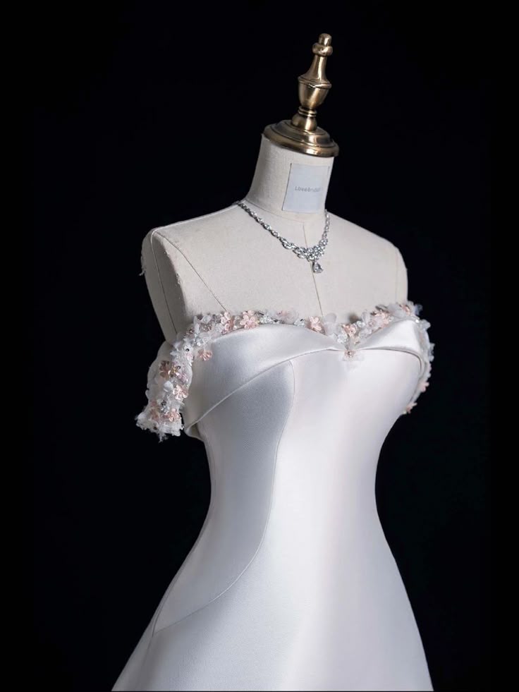 Timeless Bridal Dress Ball Gown Sweetheart Hand Made Flowers Satin White Wedding Dresses Elegant Bridal Gowns DH913