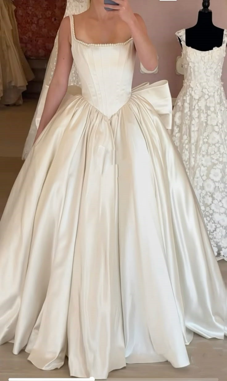 Unique Bridal Gown Ball Gown Square Neck Satin Sleeveless Pleated Wedding Dresses Modest Bridal Gowns DH938