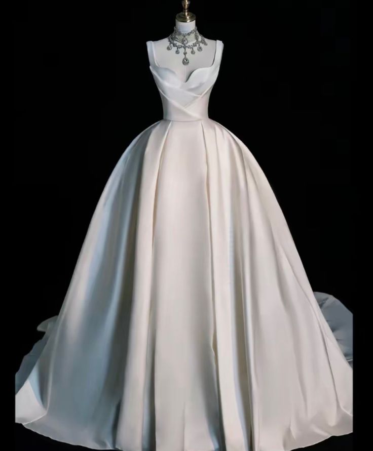 Princess Bridal Dress Ball Gown Sweetheart Sleeveless Satin White Wedding Dresses Pretty Bridal Gowns DH939