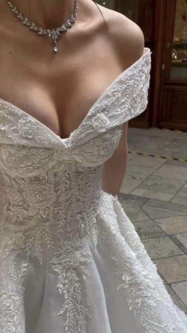 Timeless Bridal Gown Ball Gown Off The Shoulder White Lace Appliques Long Wedding Dresses Elegant Bridal Gowns DH948