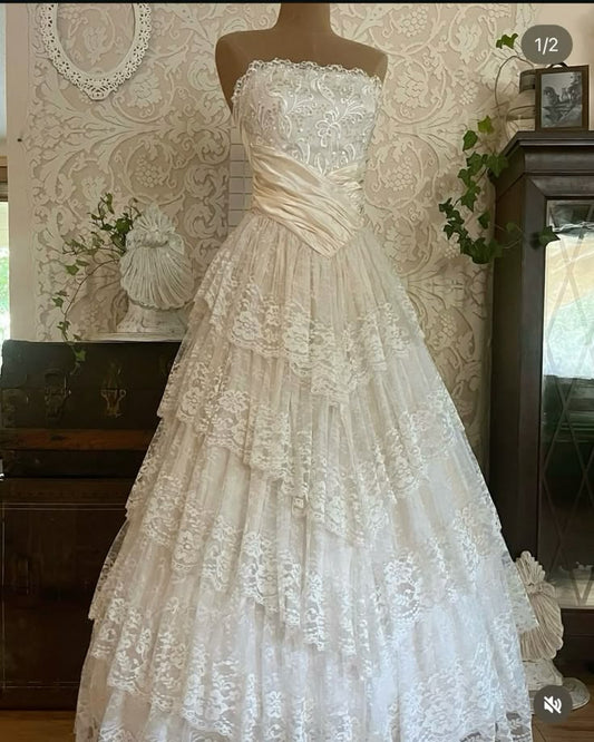 Princess Bridal Dress Ball Gown Strapless Sleeveless Lace White Appliques Wedding Dresses Pretty Bridal Gowns DH949