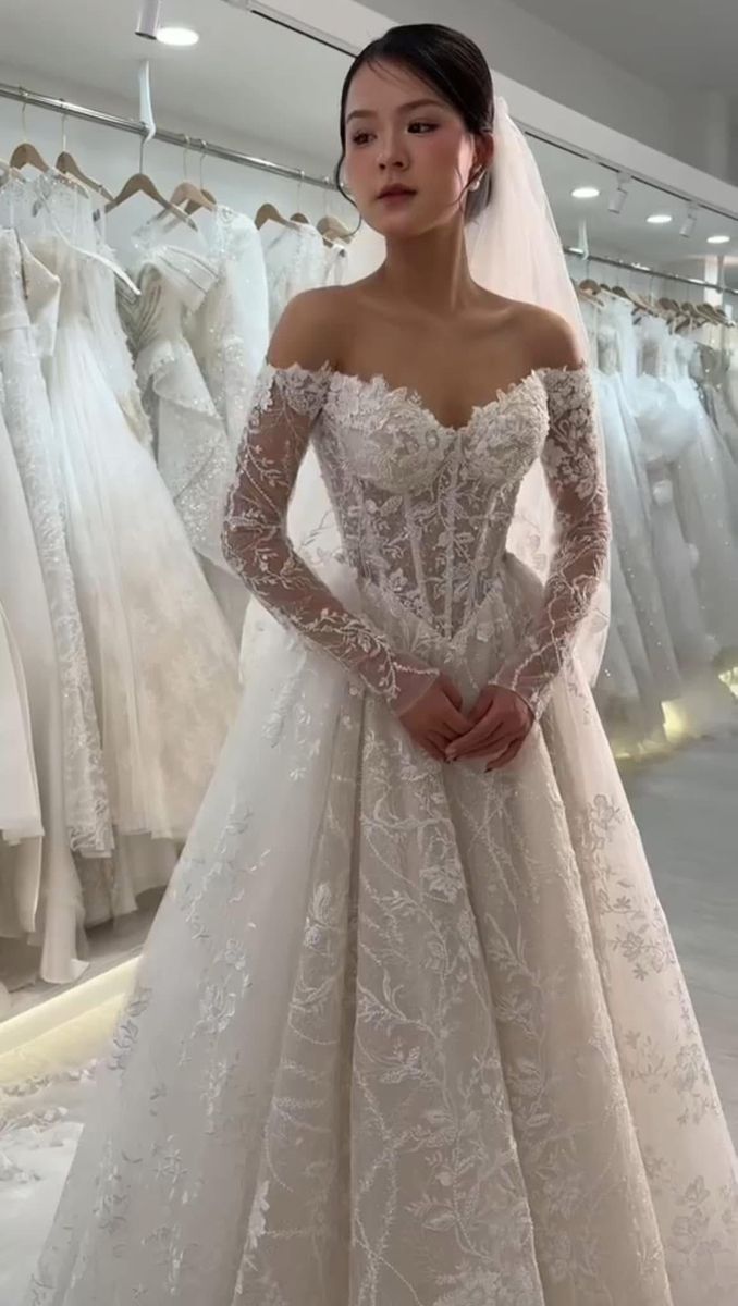 Timeless Bridal Gown Ball Gown Off The Shoulder White Lace Appliques Long Sleeves Wedding Dresses Elegant Bridal Gowns DH952