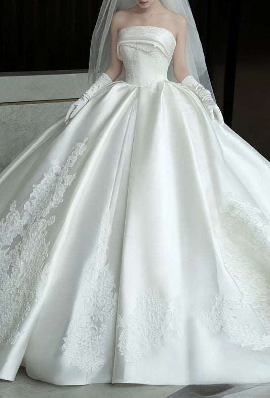 Princess Bridal Dress Ball Gown Strapless Sleeveless Lace White Appliques Wedding Dresses Pretty Bridal Gowns DH958