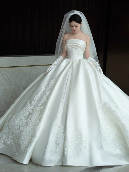 Princess Bridal Dress Ball Gown Strapless Sleeveless Lace White Appliques Wedding Dresses Pretty Bridal Gowns DH958