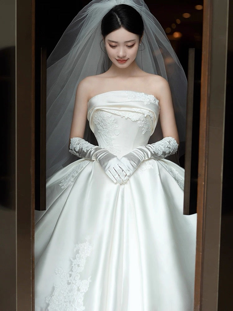 Princess Bridal Dress Ball Gown Strapless Sleeveless Lace White Appliques Wedding Dresses Pretty Bridal Gowns DH958