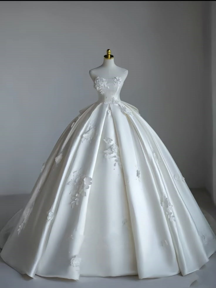 Unique Bridal Gown Ball Gown Sweetheart Satin Sleeveless White Wedding Dresses Modest Bridal Gowns DH963