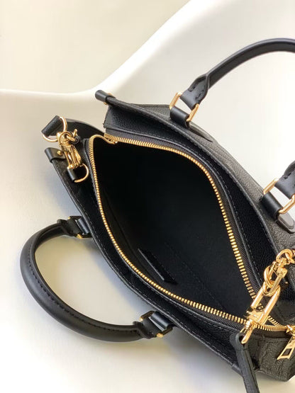 Louis Vuitton OnTheGo East West M23640