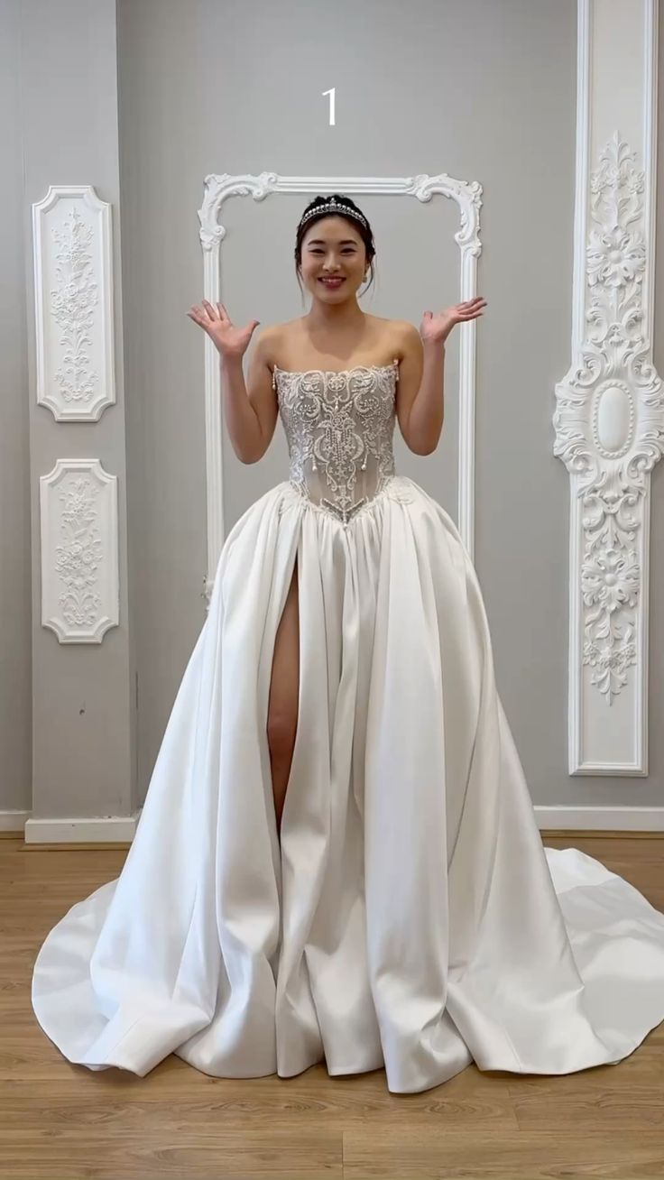 Romantic Bridal Gown Ball Gown Strapless Satin Slit White Wedding Dresses Minimalist Bridal Gowns DP1179