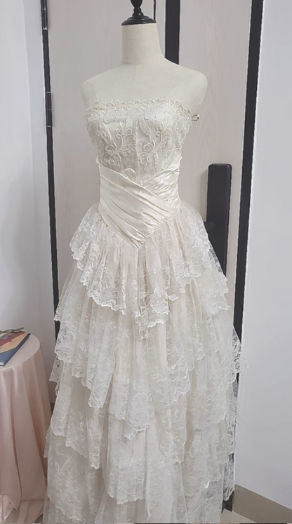 Princess Bridal Dress Ball Gown Strapless Sleeveless Lace White Appliques Wedding Dresses Pretty Bridal Gowns DH949