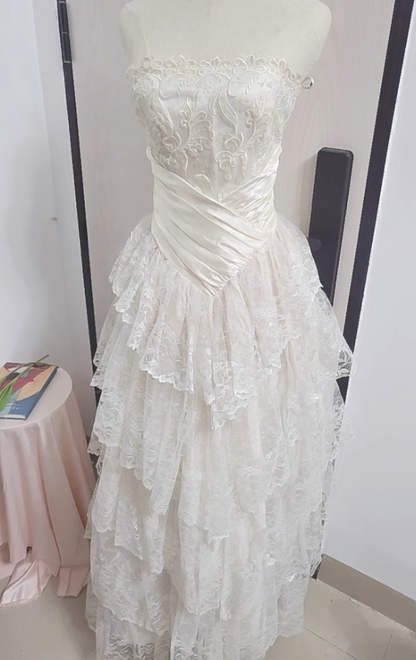 Princess Bridal Dress Ball Gown Strapless Sleeveless Lace White Appliques Wedding Dresses Pretty Bridal Gowns DH949