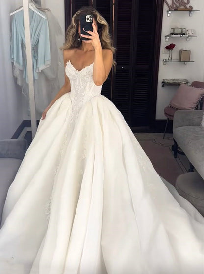 Romantic Bridal Gown Ball Gown Sweetheart Satin White Lace Wedding Dresses Minimalist Bridal Gowns DP1200