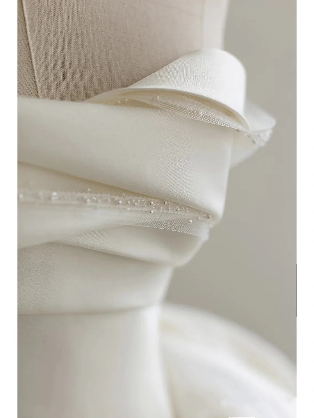 Romantic Bridal Gown Ball Gown Sweetheart Satin White Wedding Dresses Minimalist Bridal Gowns DP1209