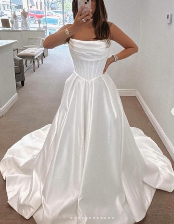 Classic Bridal Gown A Line Sweetheart Satin White Wedding Dresses Minimalist Bridal Gowns DP1319