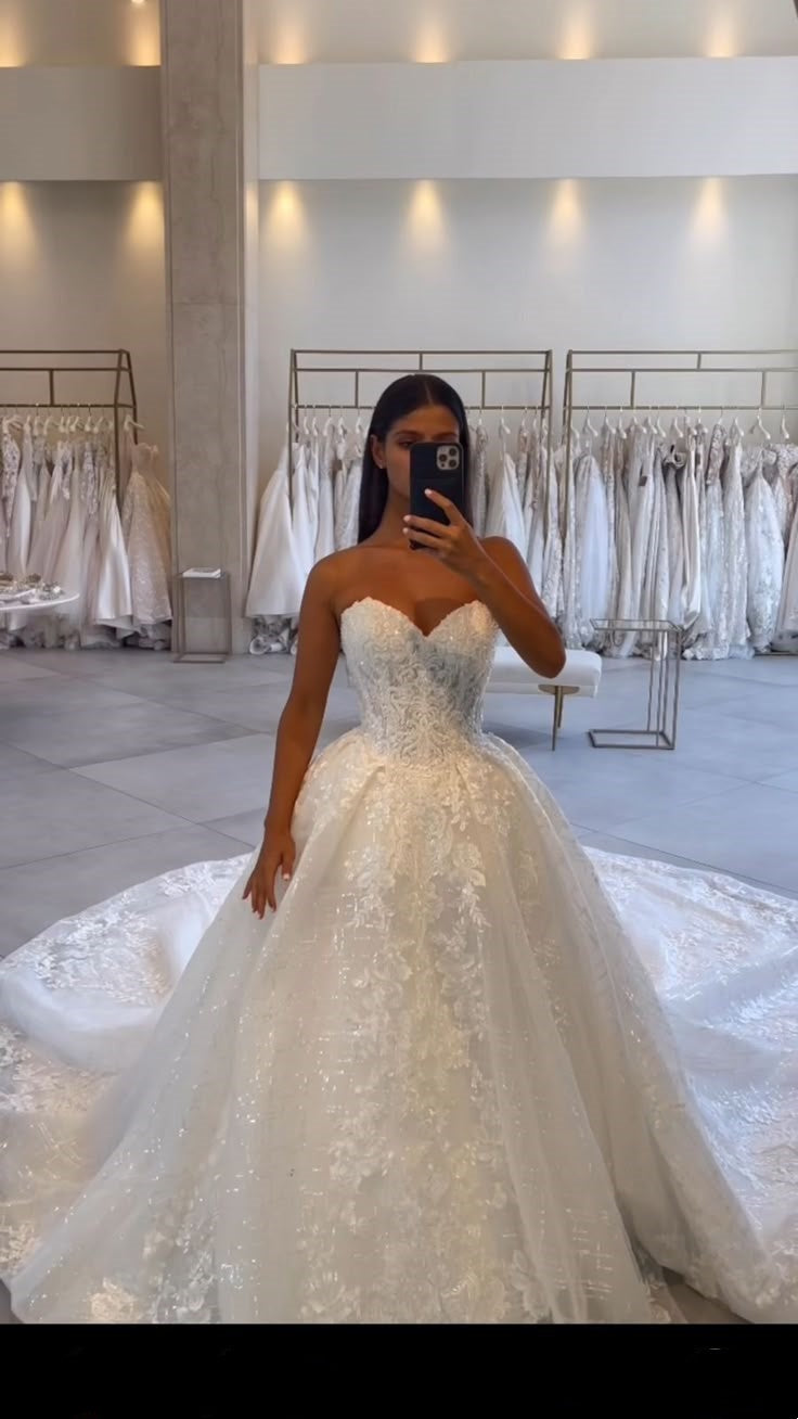 Classic Bridal Gown Ball Gown Sweetheart Lace White Wedding Dresses Minimalist Bridal Gowns DP1326