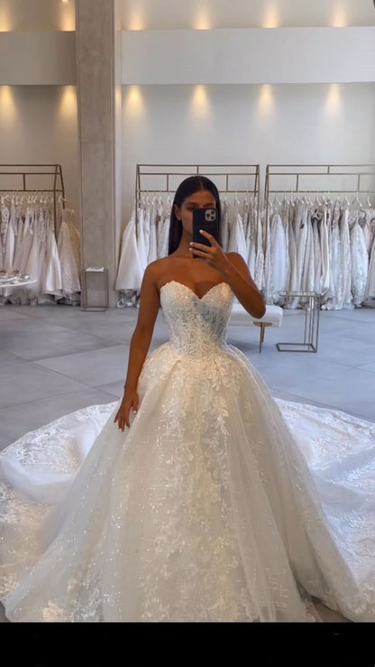 Classic Bridal Gown Ball Gown Sweetheart Lace White Wedding Dresses Minimalist Bridal Gowns DP1326